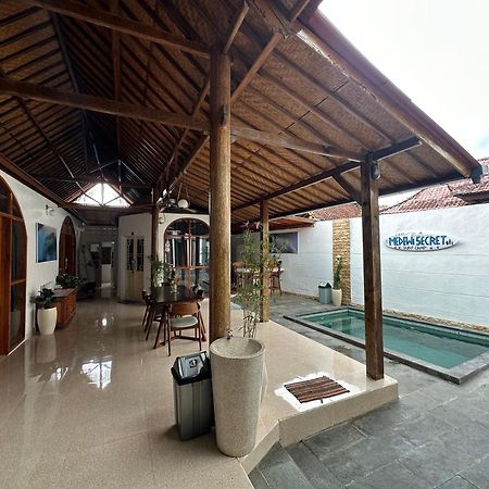 Medewi Secret Surfcamp Hotel Pulukan Eksteriør billede