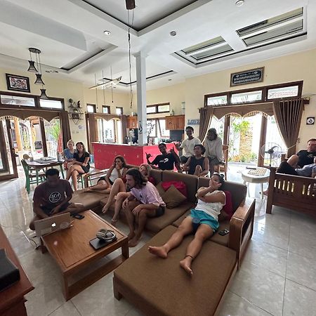 Medewi Secret Surfcamp Hotel Pulukan Eksteriør billede