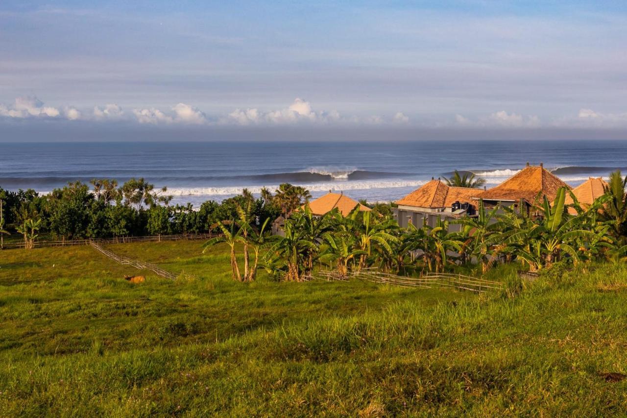 Medewi Secret Surfcamp Hotel Pulukan Eksteriør billede