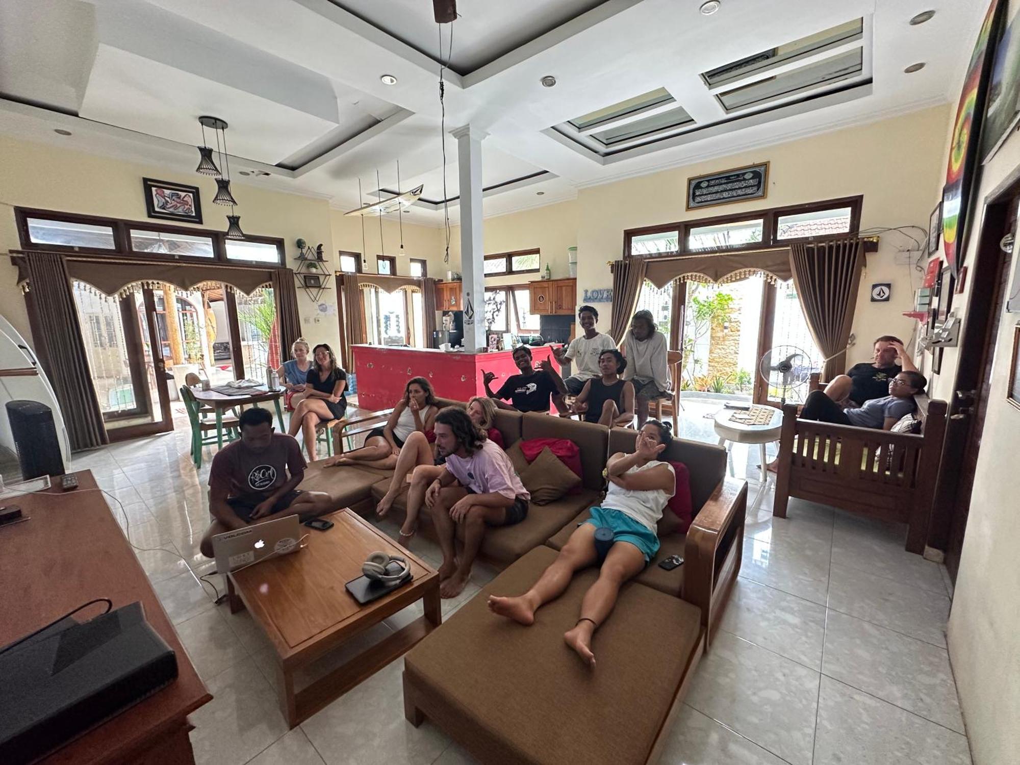 Medewi Secret Surfcamp Hotel Pulukan Eksteriør billede