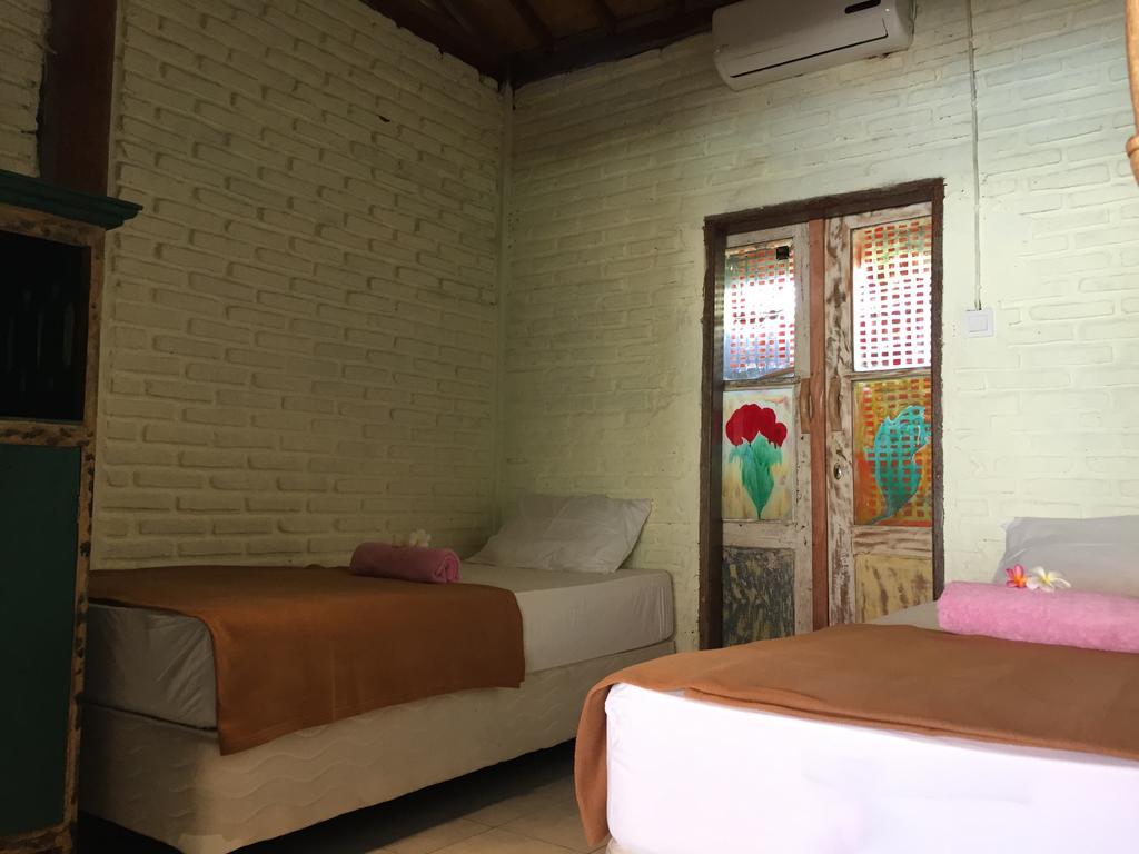 Medewi Secret Surfcamp Hotel Pulukan Eksteriør billede